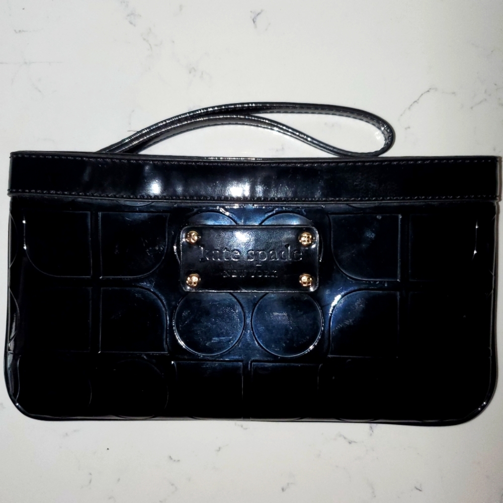 EUC Kate Spade Wristlet (In excellent condition)